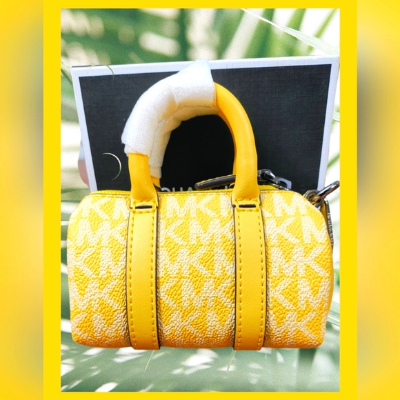 Michael Kors Micro duffle keyfob - Picture 2 of 3